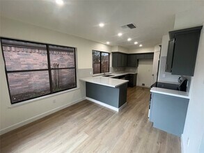 11831 Oak Meadow Dr in Stafford, TX - Building Photo - Building Photo