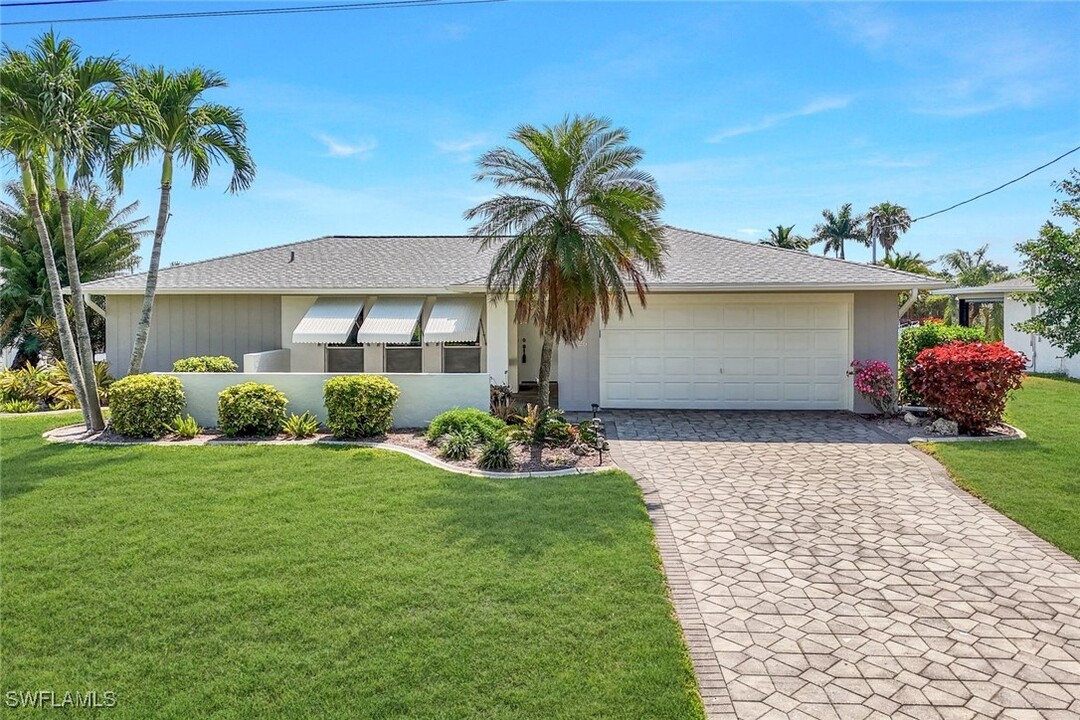 4426 SE 9th Ave in Cape Coral, FL - Foto de edificio