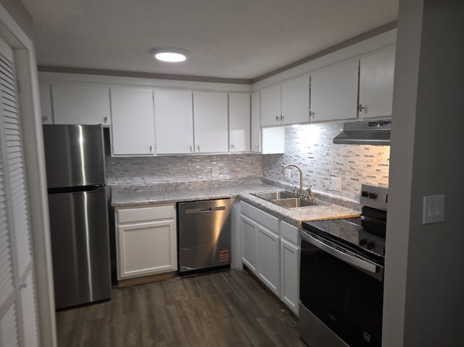 734 N Country Acres Ave