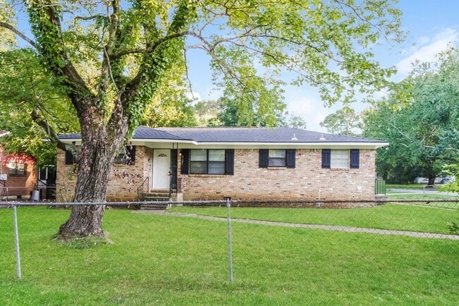 property at 3107 Forsythe Dr NW