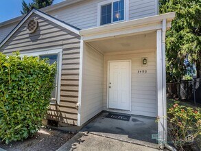 3493-3493 Hawthorne Ave NE in Salem, OR - Building Photo - Building Photo