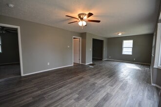 700 W Ildereen St in Springfield, MO - Building Photo - Building Photo