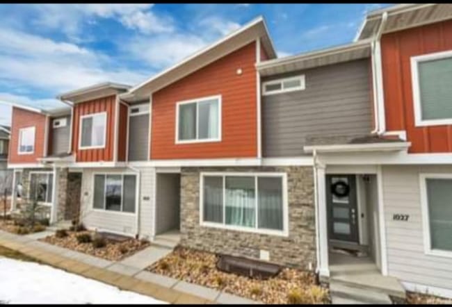 988 Sapphire Peak Dr in Bluffdale, UT - Building Photo - Building Photo
