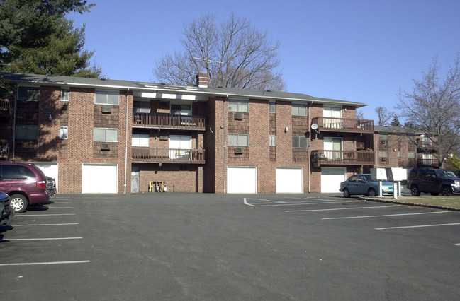 Crestview Gardens in Rockaway, NJ - Building Photo - Building Photo