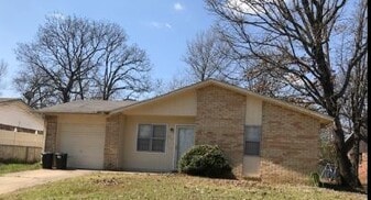 117 Gamma Cir in Roland, OK - Building Photo
