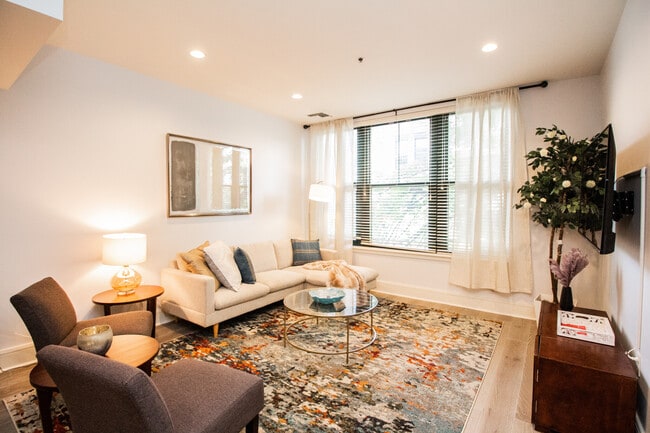 1387 Washington St, Unit 203 in Boston, MA - Building Photo - Building Photo