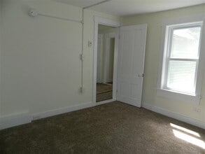 167 Pleasant St in Bristol, NH - Building Photo - Building Photo