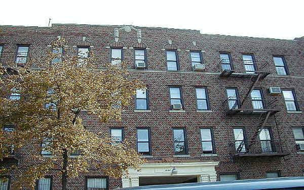 5225 14th Ave in Brooklyn, NY - Building Photo