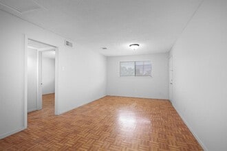 8001 E Loop in Houston, TX - Building Photo - Building Photo