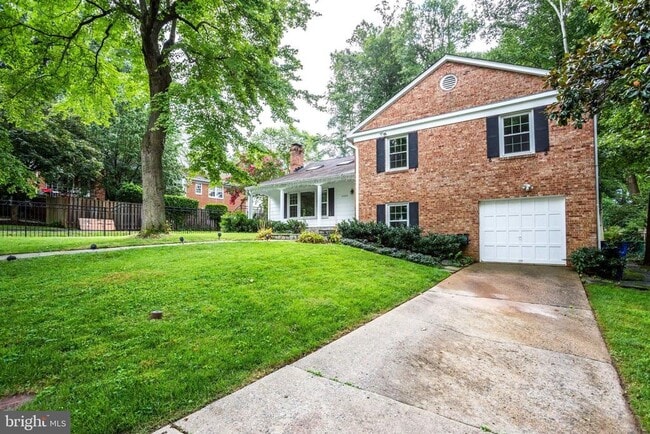 5904 Lenox Rd in Bethesda, MD - Foto de edificio - Building Photo