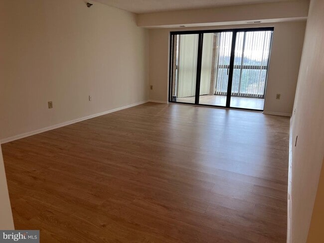 property at 15100 Interlachen Dr