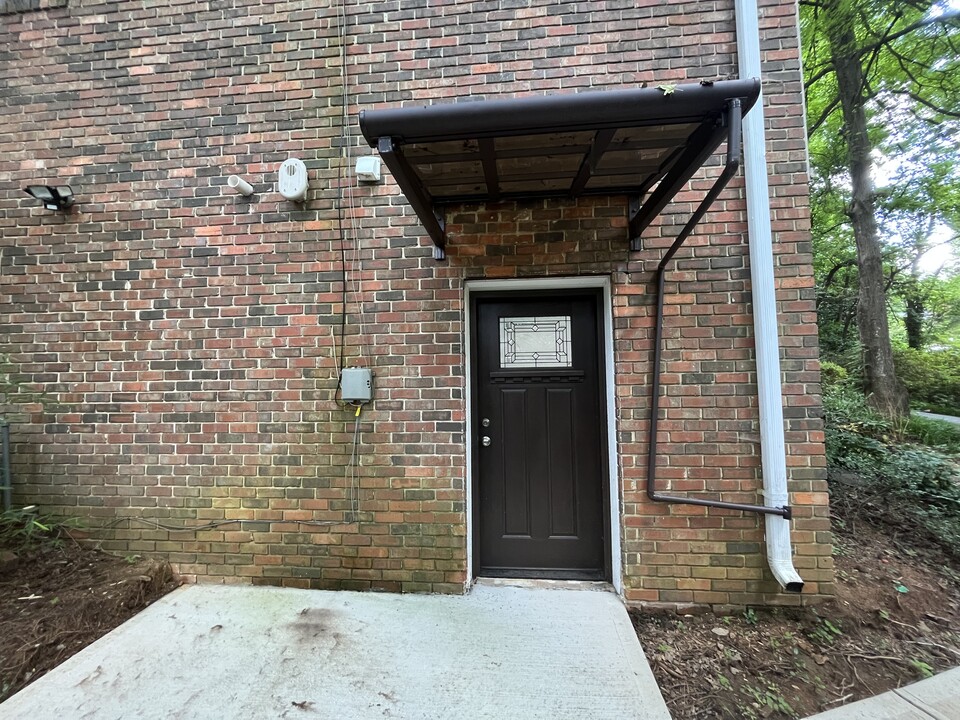 35 Blackland Ct W in Marietta, GA - Building Photo