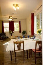 2100 E Stassney Ln in Austin, TX - Building Photo - Building Photo