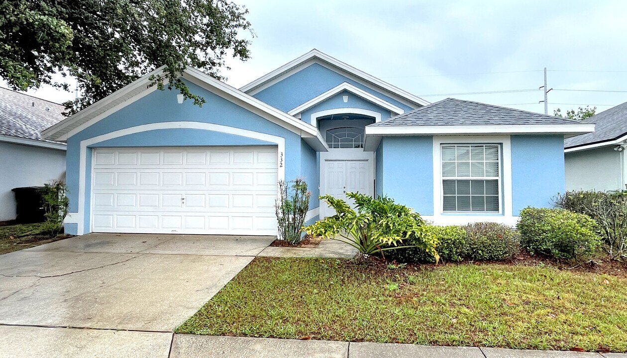 332 Cheshire Way in Davenport, FL - Building Photo