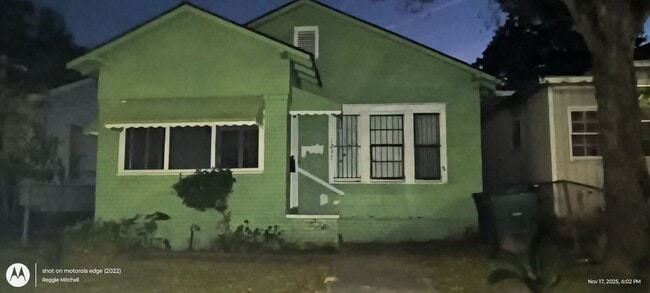 property at 1237 E Anderson St