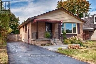 381 Taylor Mills Dr N in Richmond Hill, ON - Building Photo