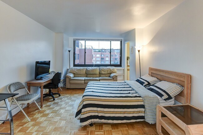 property at 1021 Arlington Blvd