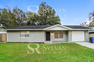 1216 Sagamore Dr in Seffner, FL - Building Photo