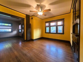 323 W Walnut Ave in Monrovia, CA - Building Photo - Building Photo
