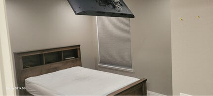 4233 Fairhaven Ave in Orange, CA - Foto de edificio - Building Photo