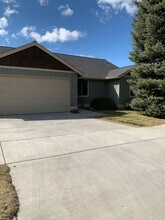 2575 NE Jones Rd in Bend, OR - Foto de edificio - Building Photo