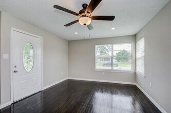 13122 Berwick St in Houston, TX - Building Photo - Building Photo