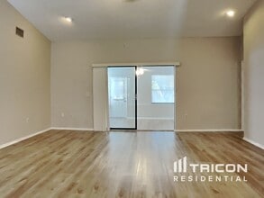 1203 70th Dr E in Sarasota, FL - Building Photo - Building Photo