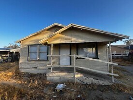 2416 Center St in Bakersfield, CA - Building Photo