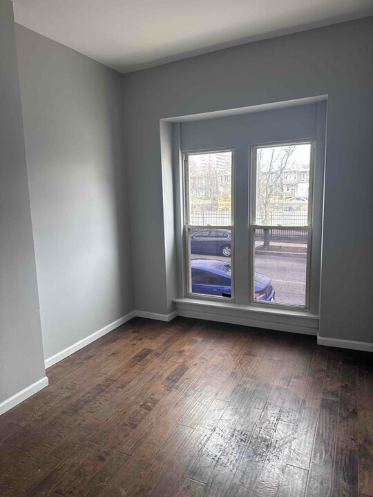 2404 N Calvert St in Baltimore, MD - Building Photo