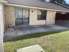21013 Highland Lake Dr in Lago Vista, TX - Building Photo - Building Photo