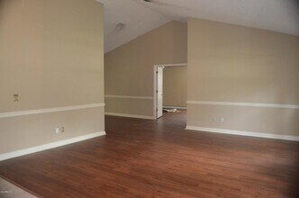 1008 Larkspur Loop in Jacksonville, FL - Foto de edificio - Building Photo