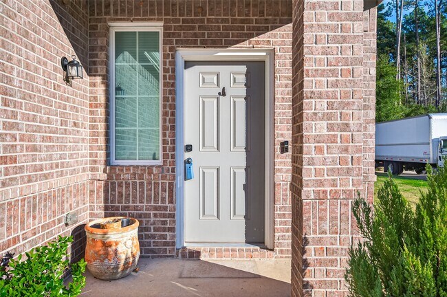 4326 McGregor Blf Ln in Conroe, TX - Foto de edificio - Building Photo