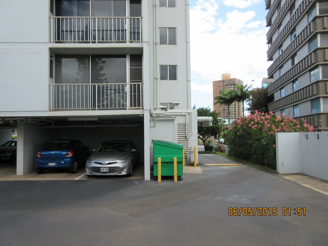 1077 Ala Napunani St in Honolulu, HI - Building Photo - Building Photo