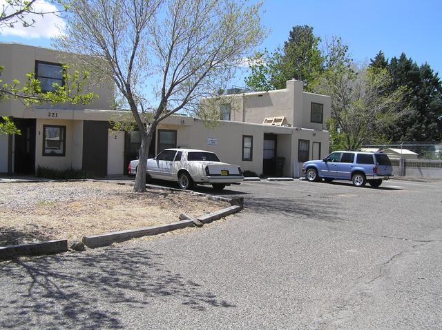 221 Hanosh Ct SE in Albuquerque, NM - Foto de edificio