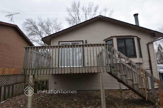 979-44 1/2 44 1/2 Ave NE in Columbia Heights, MN - Foto de edificio - Building Photo