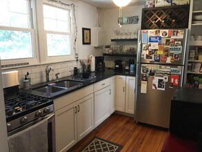 1315 Poplar St, Unit B in Charlottesville, VA - Foto de edificio - Building Photo