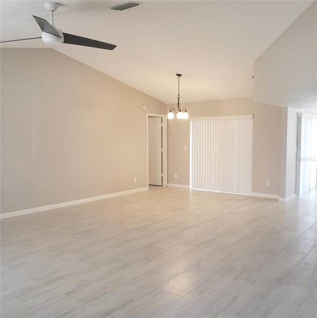 13131 Lawrence St in Spring Hill, FL - Building Photo - Building Photo