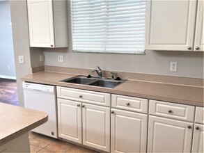 9103 Crystal Commons Way in Tampa, FL - Building Photo - Building Photo