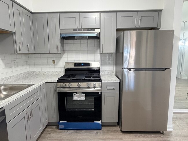 614 Waterford Dr, Unit 614 in Edison, NJ - Building Photo - Building Photo