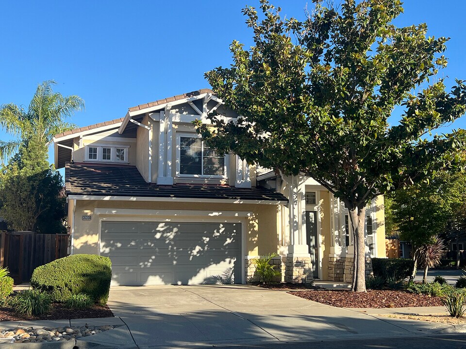 35330 Terra Cotta Cir in Fremont, CA - Building Photo