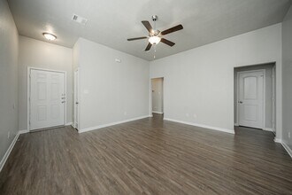 2211 John Ross Ct in Bryan, TX - Building Photo - Building Photo