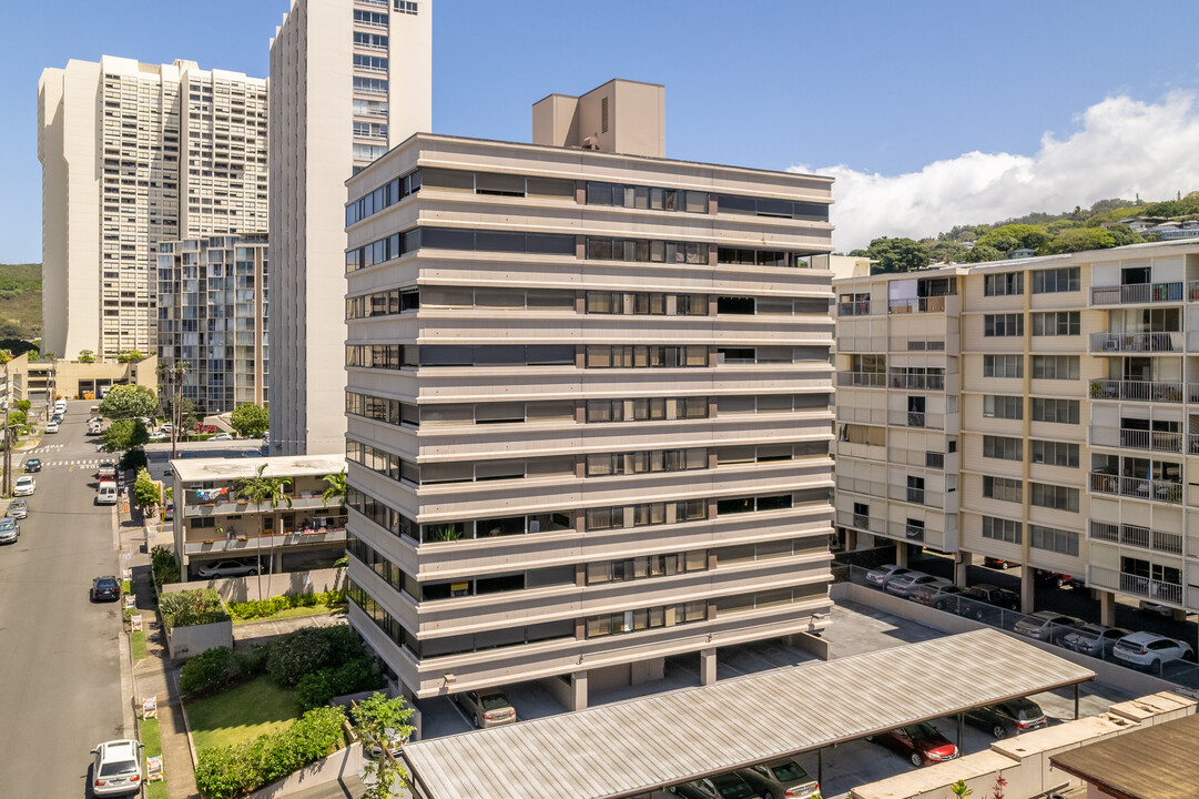 Makiki Regent in Honolulu, HI - Building Photo