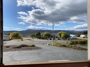 407 Sunridge Ave in Dallesport, WA - Building Photo - Building Photo