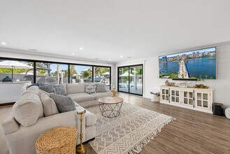 355 Center St in Jupiter, FL - Building Photo - Building Photo