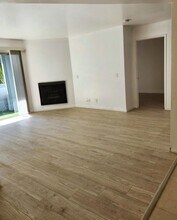 7640 Oso Ave, Unit 220 in Winnetka, CA - Building Photo - Building Photo