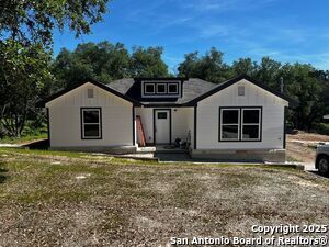 473 Oaklane St in Canyon Lake, TX - Building Photo