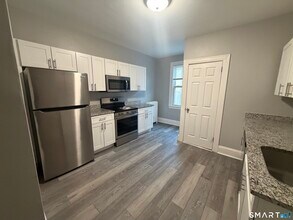 800 Farmington Ave in West Hartford, CT - Building Photo - Building Photo