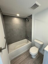 1137 NW 30th St, Unit A1 in Miami, FL - Foto de edificio - Building Photo
