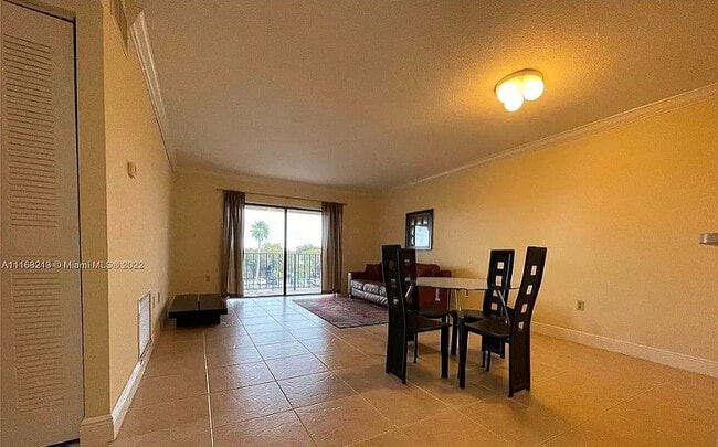 10431 N Kendall Dr, Unit D404 in Miami, FL - Foto de edificio - Building Photo