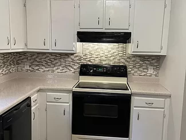 610 Cedarbrook Ct in Lewisville, NC - Building Photo - Building Photo